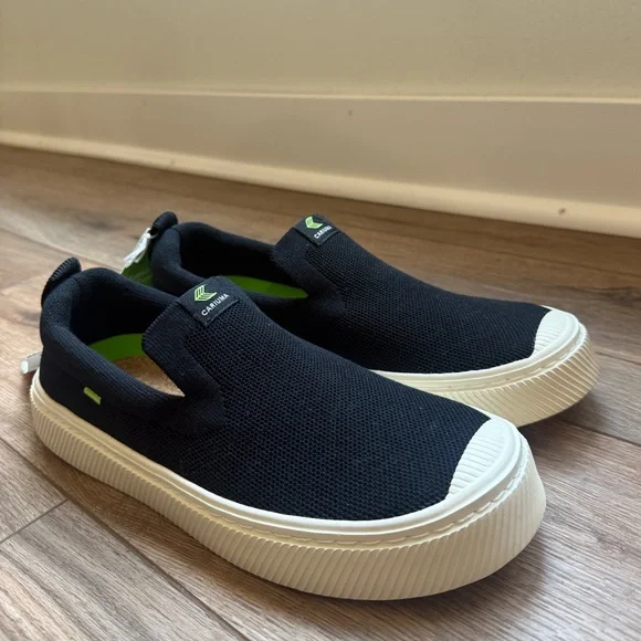 NWT Men’s Cariuma Slip On Sneakers Size 8.5 - Picture 3 of 5